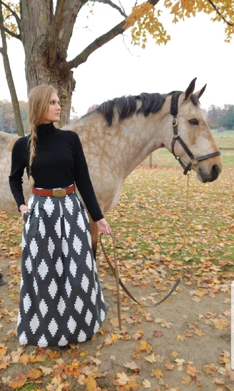 TAOS SKIRT WHITE ON CHARCOAL Holiday unclassified skirts